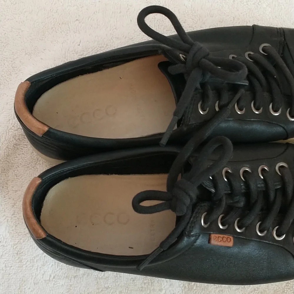 Ecco‎ Black Leather Sneaker Size Women's 7 Wide